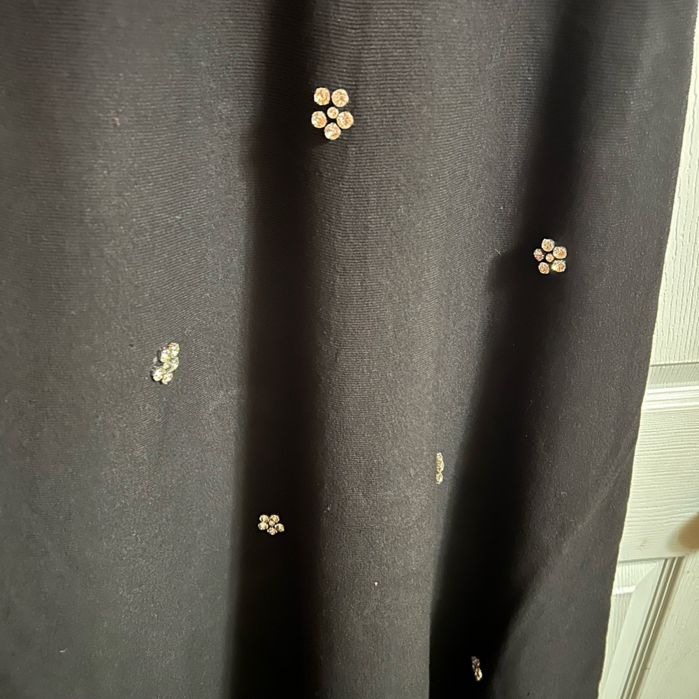 Free Assembly Elegant Black Sleeveless Dress with Floral Accents - Picture 10 of 15
